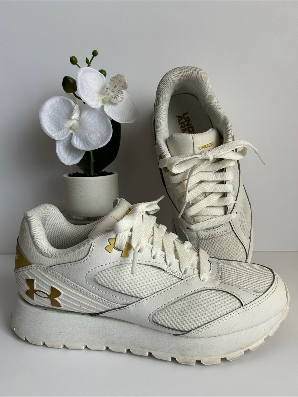 Under Armour Women’s White off Sneakers with Gold Accents size 7